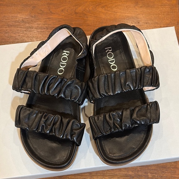 Rodo Black Ruffled Women's Sandals size 37 - Picture 1 of 4